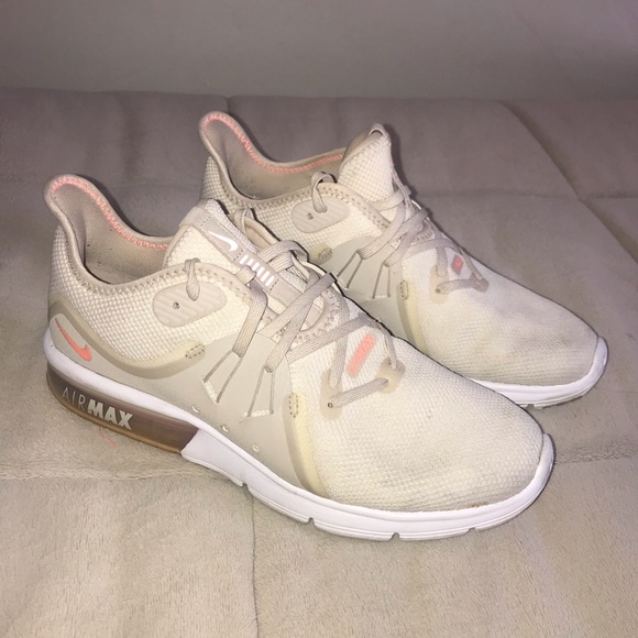 Nike Shoes - Nike Airmax Sneakers